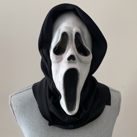 Scream White Ghost Face Halloween Mask and Hood - Picture 6 of 8